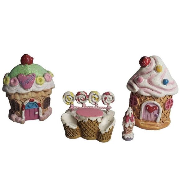 Ice Cream Houses  with Cone, Table and Chairs and Gate Set - Picture 1 of 15